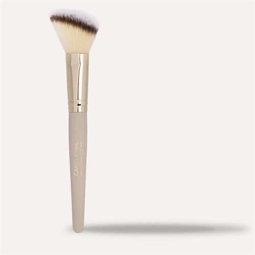 Camilla Pihl Cosmetics Angled Brush #1